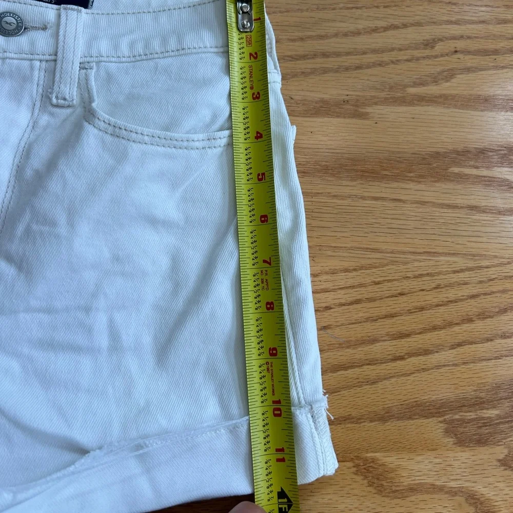 Hollister Women’s Ultra High Rise Mom Shorts White Cuffed W‎ 23 00